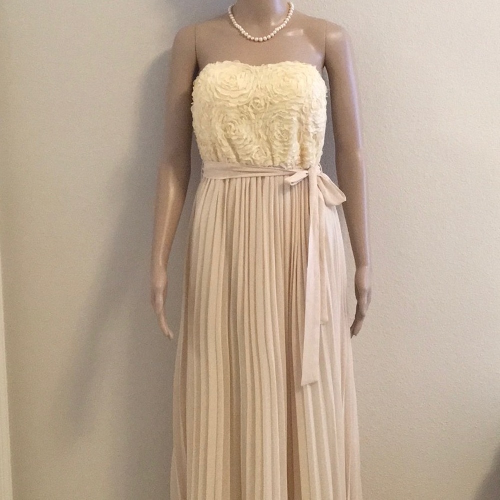 NWOT strapless gown ModCloth size M